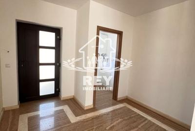 Casă cu 4 camere decomandat în Central