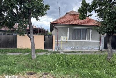 Casă cu 3 camere cu Teren 1100 Mp în Central - 1