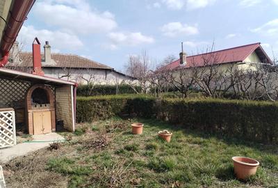 Casă cu 5 camere cu Canalizare în Central - 2