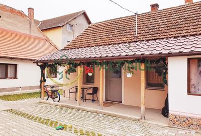 Casă individuală cu 2 camere cu Canalizare în Central - 1