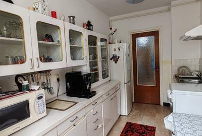 Apartament cu 3 camere decomandat, mobilat în Decebal