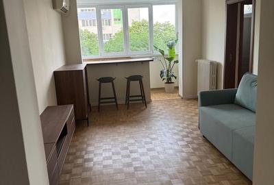 Apartament cu 3 camere semidecomandat, mobilat în Dorobanți