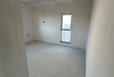 Casă cu 5 camere cu Teren 615 Mp în Dumbrăvița