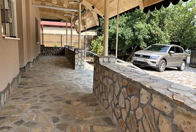 Casă individuală cu 8 camere cu Canalizare în Drumul Taberei - 2