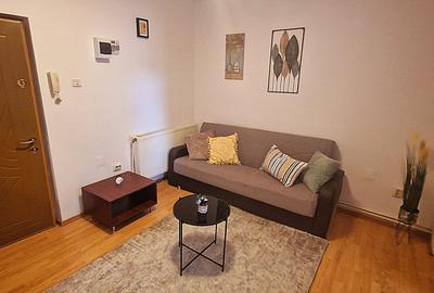 Apartament cu 2 camere semidecomandat, mobilat în 13 Septembrie