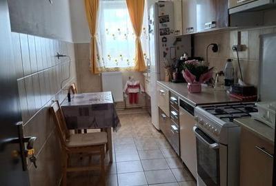 Apartament cu 3 camere decomandat în Central - 3