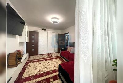 Apartament cu 2 camere semidecomandat, mobilat în Micro I - 8