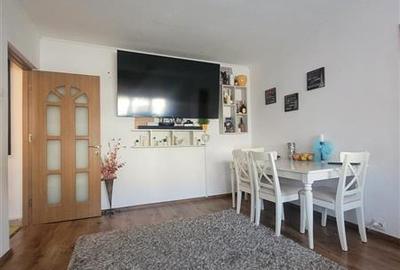 Apartament cu 3 camere semidecomandat, mobilat în Tomis Nord