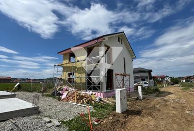 Casă individuală cu 4 camere cu Canalizare în Cristian - 1