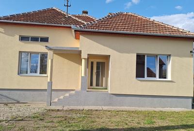 Casă cu 3 camere decomandat în Strei - 1