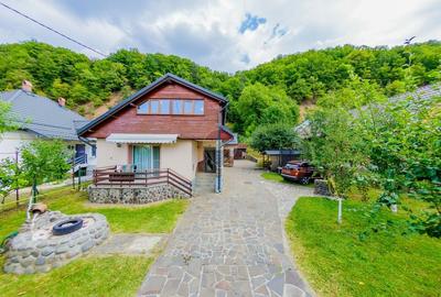 Casă individuală cu 5 camere cu Teren 1129 Mp în Ferneziu