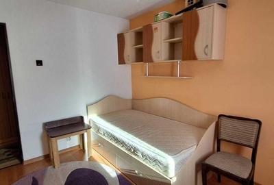 Apartament cu 3 camere decomandat în Nicolina