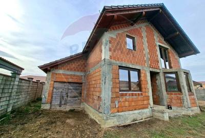 Casă cu 5 camere cu Teren 983 Mp în Vladimirescu - 2