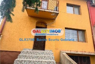 Casă cu 5 camere cu Teren 550 Mp în Est