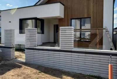 Casă cu 4 camere cu Teren 375 Mp în Cetate - 1