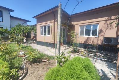 Casă individuală cu 3 camere cu Canalizare în Central
