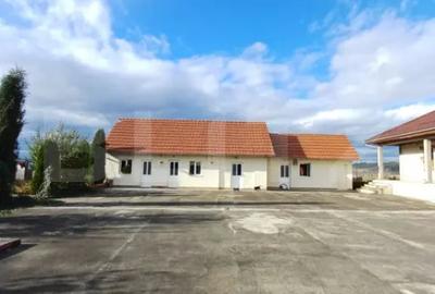 Casă cu 2 camere cu Teren 3289 Mp în Luna - 12