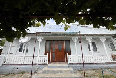 Casă cu 4 camere în Crăcăoani