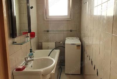 Garsonieră decomandată în Titan