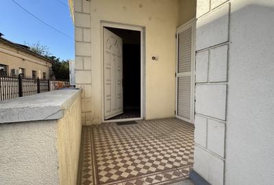 Casă individuală cu 4 camere cu Canalizare în Ultracentral