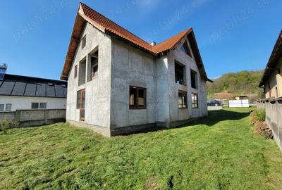 Casă cu Teren 3500 Mp în Drăganu