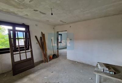 Casă cu 6 camere cu Garaj în Central - 9