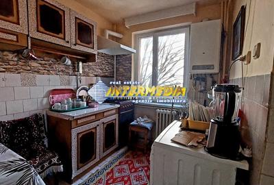 Apartament cu 2 camere decomandat, mobilat în Cetate