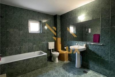 Casă cu 6 camere cu Teren 300 Mp în Valea Roșie