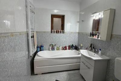 Casă cu 7 camere cu Canalizare în Trocadero