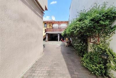 Duplex cu 6 camere cu Canalizare în 1 Decembrie 1918 - 30