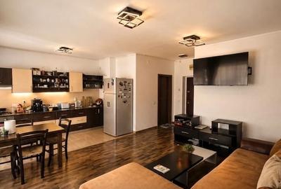 Apartament cu 3 camere semidecomandat, mobilat în Titan