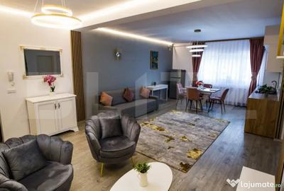 Apartament cu 3 camere semidecomandat în Central