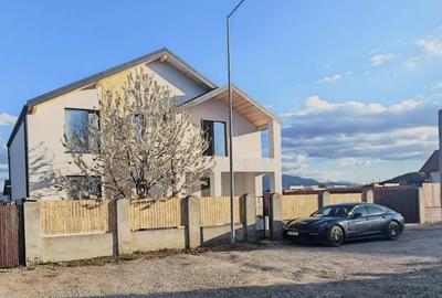 Casă cu 4 camere în Sânpetru - 2