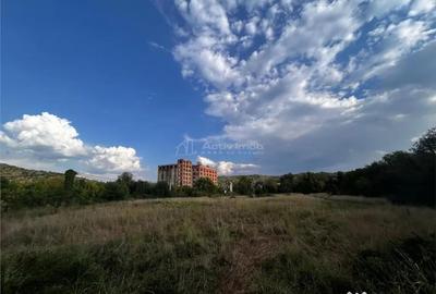 Teren de 9400 mp, în Central - 2