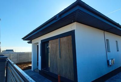 Casa individuala  -  4 camere  -  2 bai  -  in apropiere de STV - 2