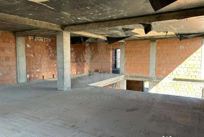 Casă cu 6 camere cu Teren 1600 Mp în Târgșoru Vechi - 4