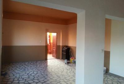 Casă individuală cu 5 camere cu Teren 1000 Mp în Uivar - 1