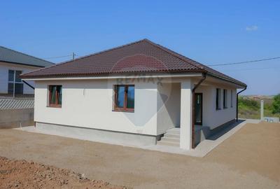 De vanzare Casa noua cu 4 camere in Paleu - 2