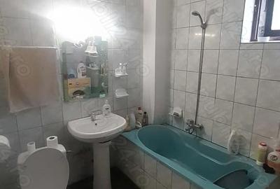 Casă cu 6 camere în Rovine - 9