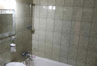 Apartament cu 3 camere semidecomandat în Micro 16 - 4