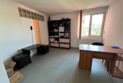 Spațiu comercial, de 316 mp, în Central - 8