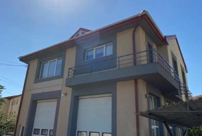 Casă cu 3 camere cu Teren 750 Mp în Central - 1