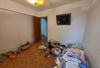 Titan, 10 minute metrou Costin Georgian, la piata Minis,  2 grupuri sanitare - 13