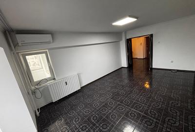 Apartament cu 2 camere de inchiriat nemobilat Bld. Decebal-pretabil firma/locuit Apartament cu 2 camere de inchiriat nemobilat Bld. Decebal-pretabil firma/locuit - 2