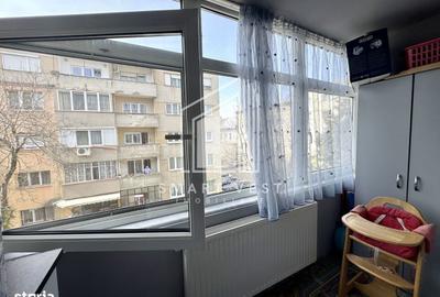 Apartament cu 3 camere semidecomandat, mobilat în Central