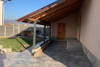 Casă cu 4 camere cu Teren 350 Mp în Central