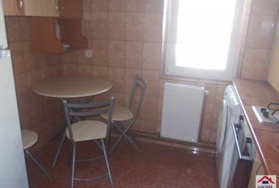 Central Targoviste inchiriez  apartament 3 camere decomandate Central Targoviste inchiriez  apartament 3 camere decomandate - 3