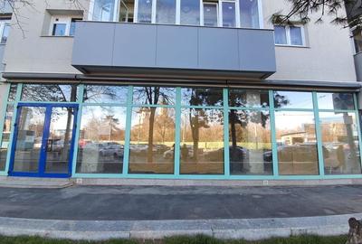 Spatiu comercial vitrina de 20 M - Metrou Eroii Revolutiei S143 - 3