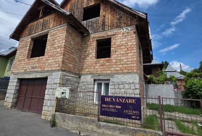 Casă cu 3 camere cu Teren 176 Mp în Central