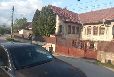 Casă cu 4 camere în Central - 2
